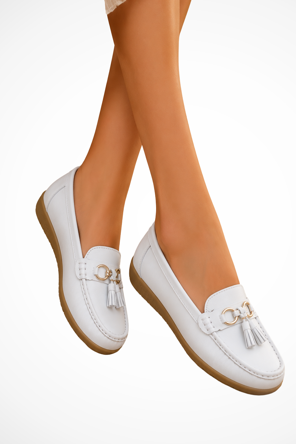 Women’s tassel leather loafer in white, slip-on with metal ring and tassel
