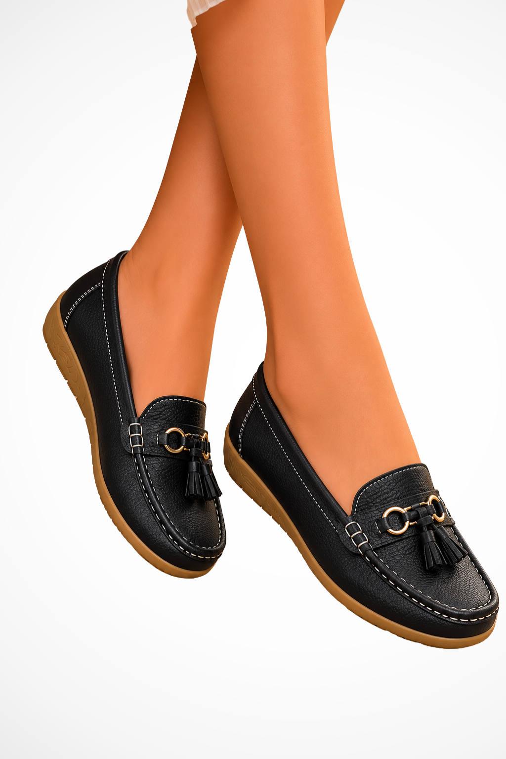 Women’s tassel leather loafer in black, slip-on with metal ring and tassel