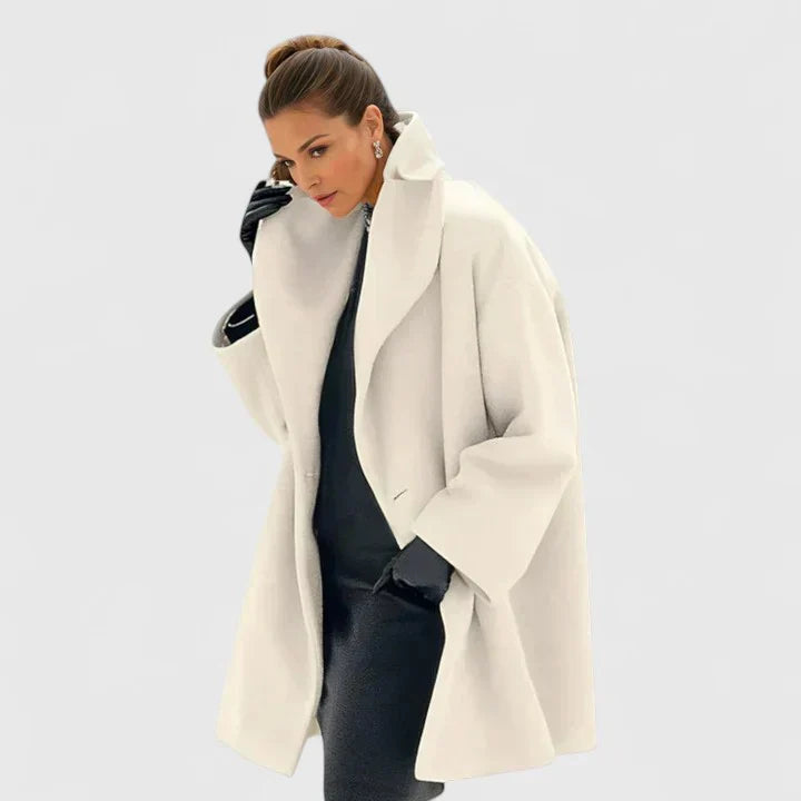 White single-breasted coat with notched lapel and long sleeves
