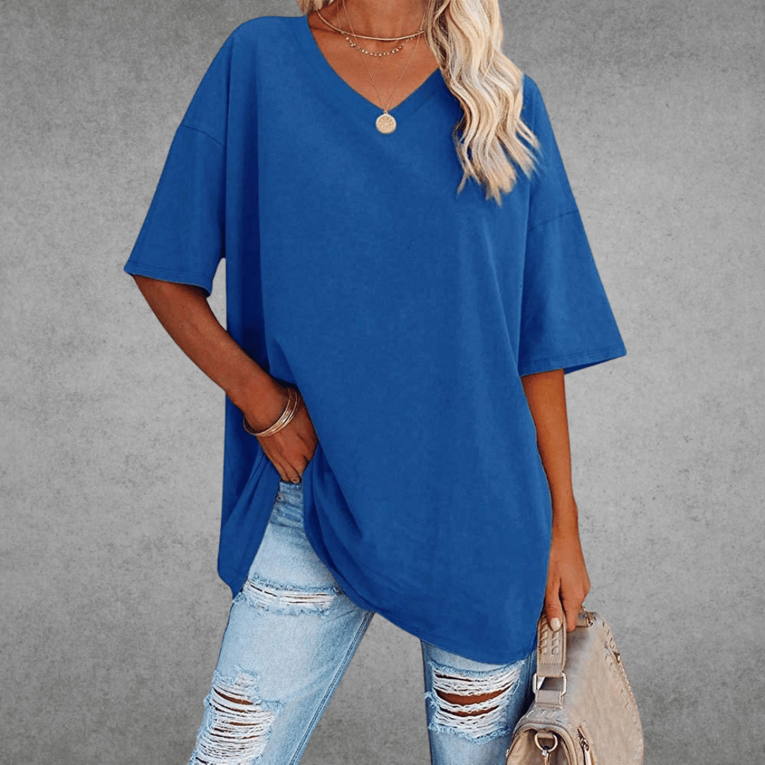 Women’s oversized V-neck T-shirt in blue with short sleeves and relaxed fit