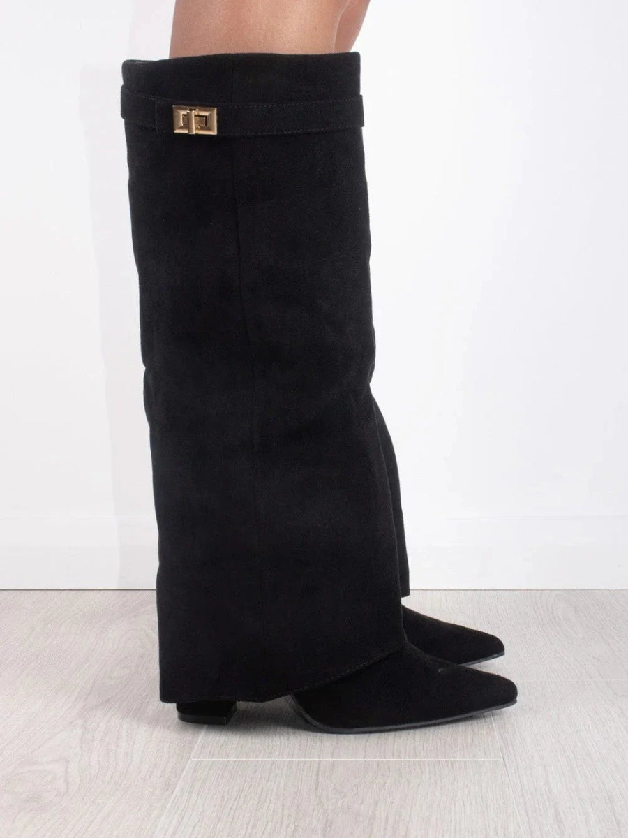 Knee-high flared shark boots in black suede, pointed toe, block heel, front buckle