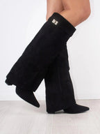 Knee-high flared shark boots in black suede, pointed toe, block heel, buckle strap