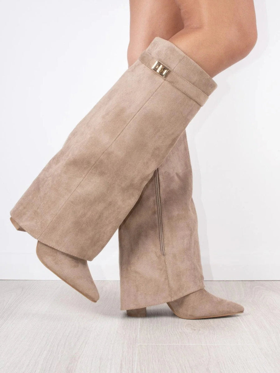 Knee-high flared shark boots in beige suede, pointed toe, block heel, ankle strap buckle