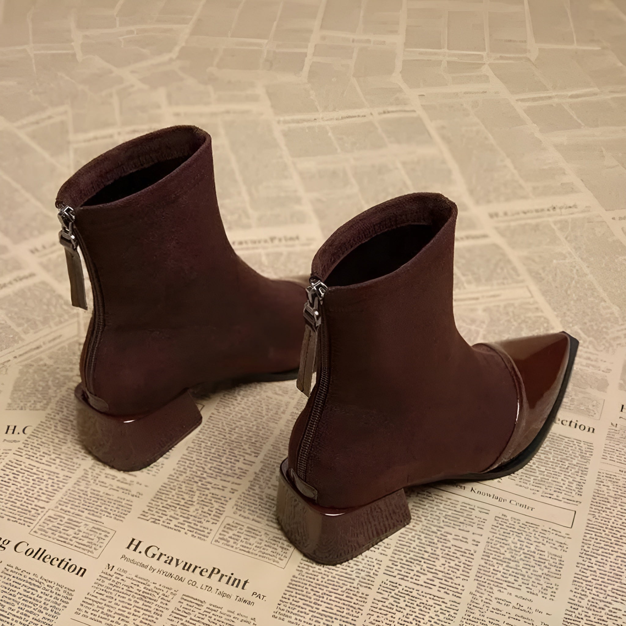 Brown suede ankle boots with side zipper and glossy pointed toe, block heel