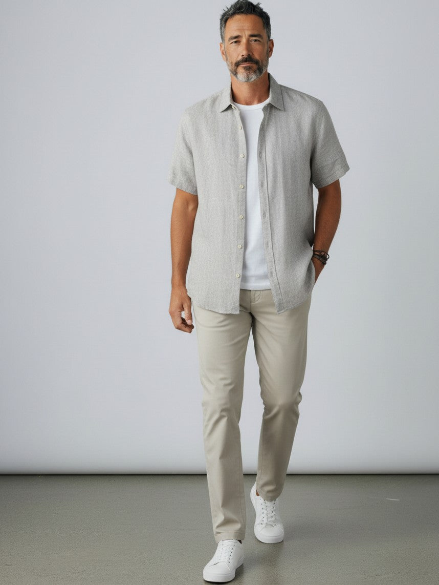 Men's linen shirt in light gray, short-sleeve button-up with front stance