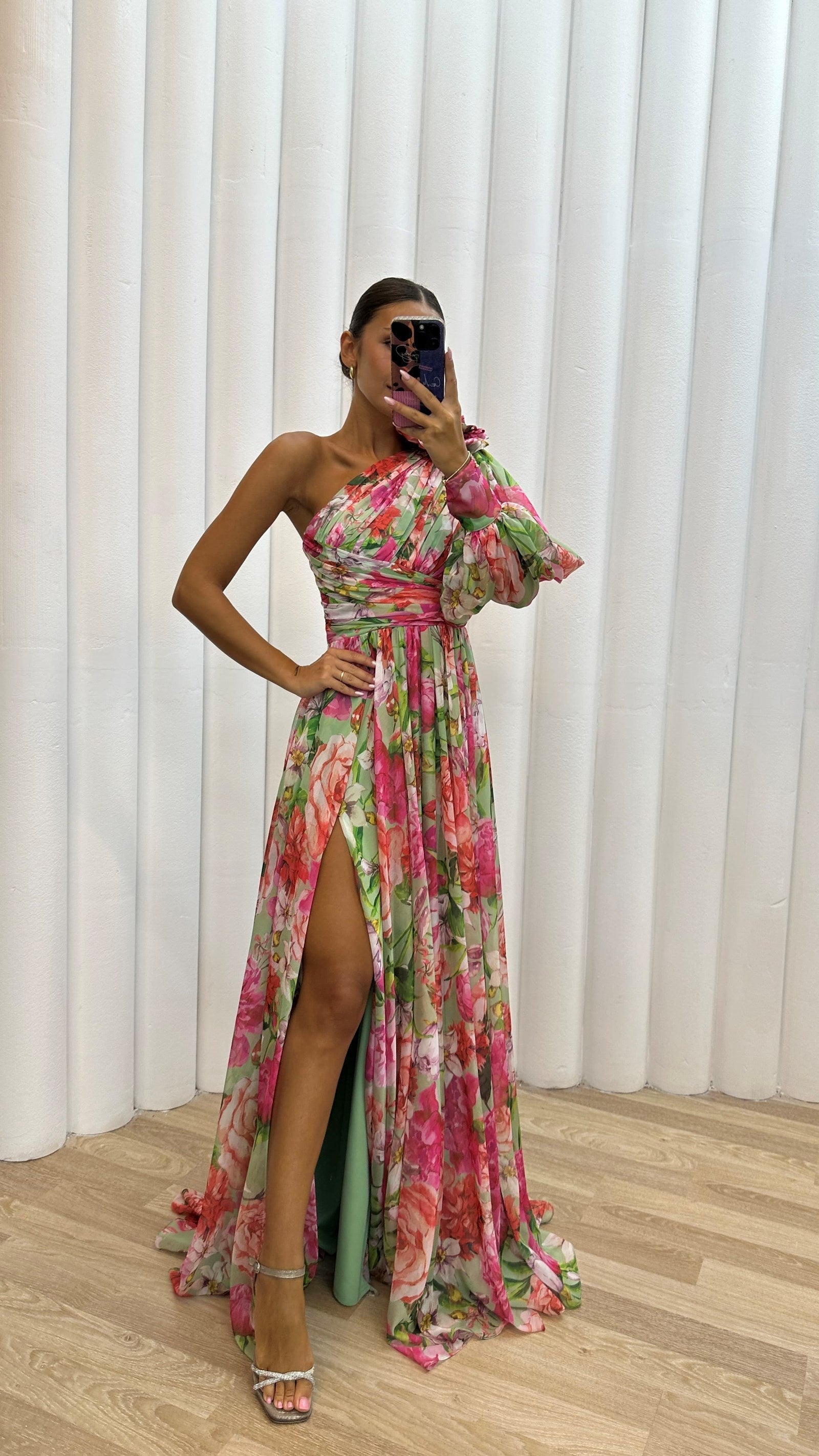 Multicolour one-shoulder maxi dress with floral print, fitted bodice, and side slit