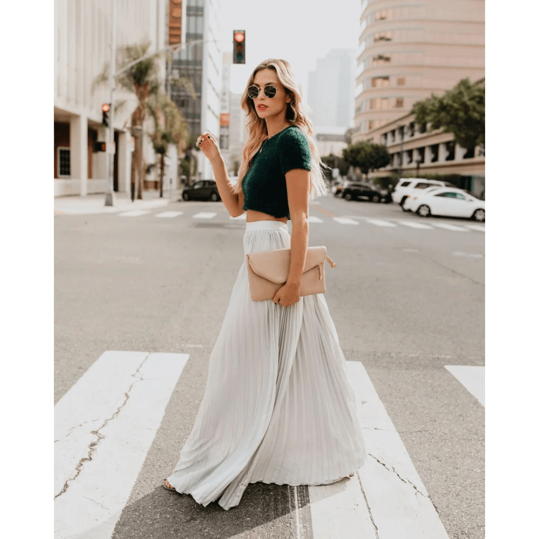 Women's pleated maxi skirt with elastic waistband, soft white