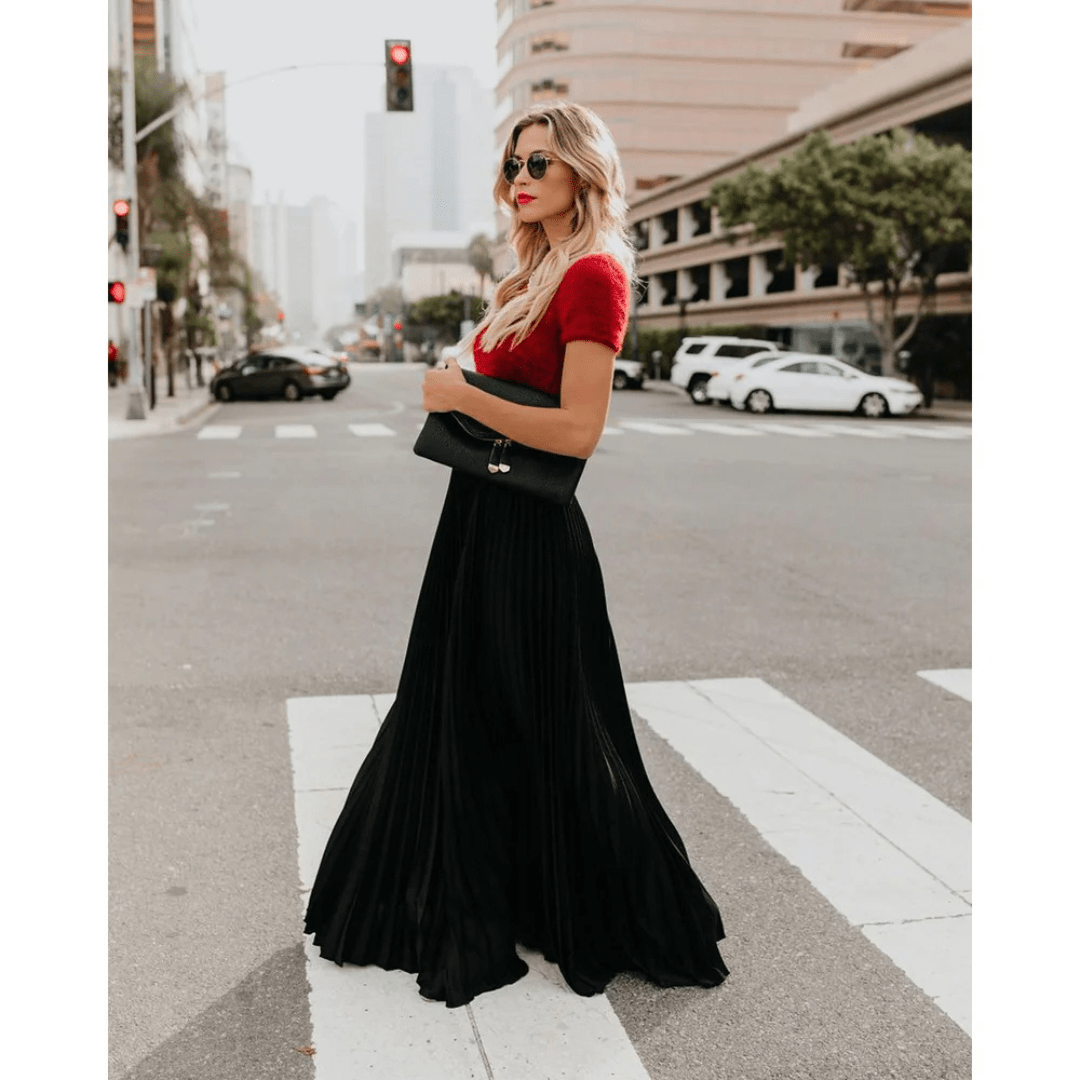 Women's pleated maxi skirt with elastic waistband, black