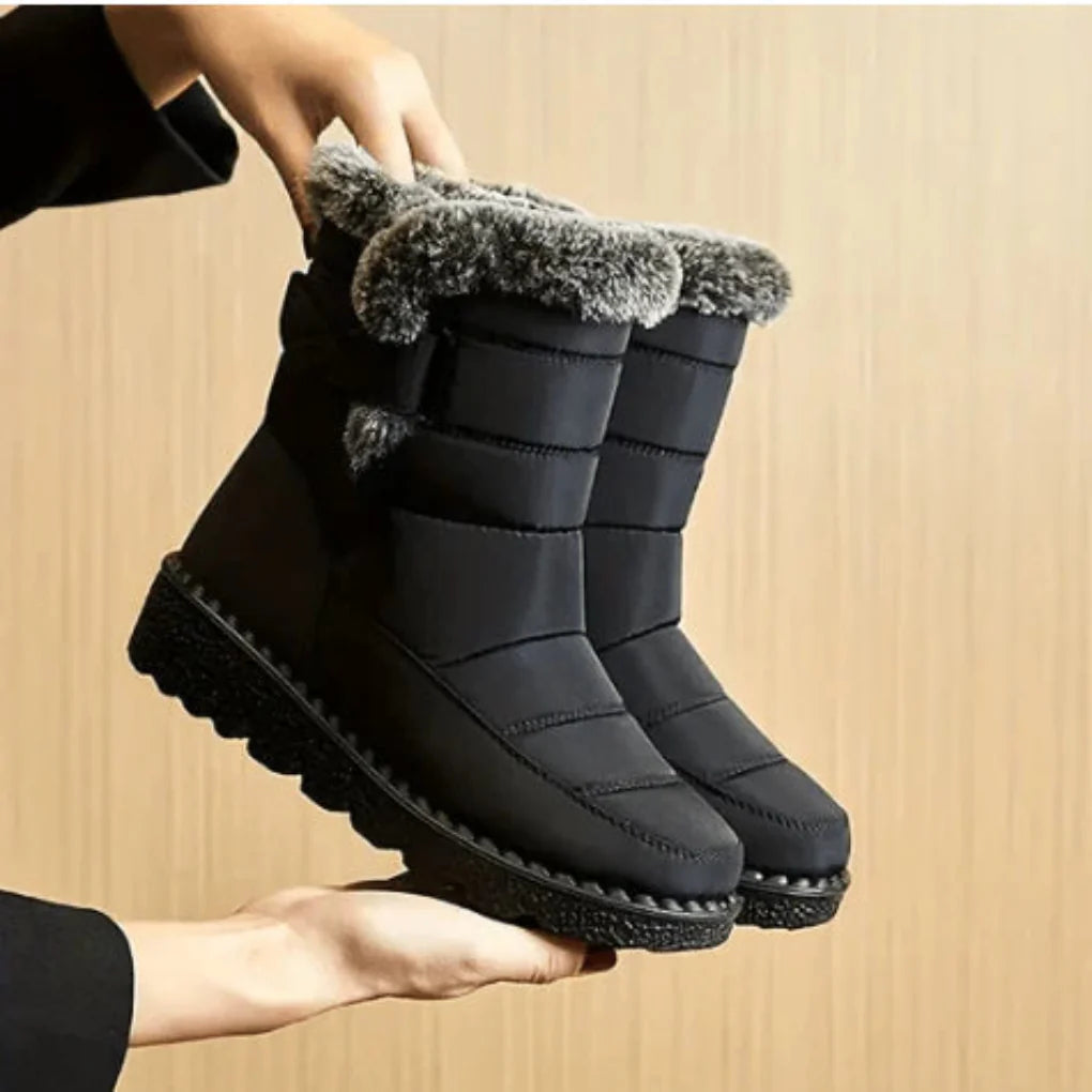 Women’s snow boots, black with grey faux-fur collar and rugged rubber outsole
