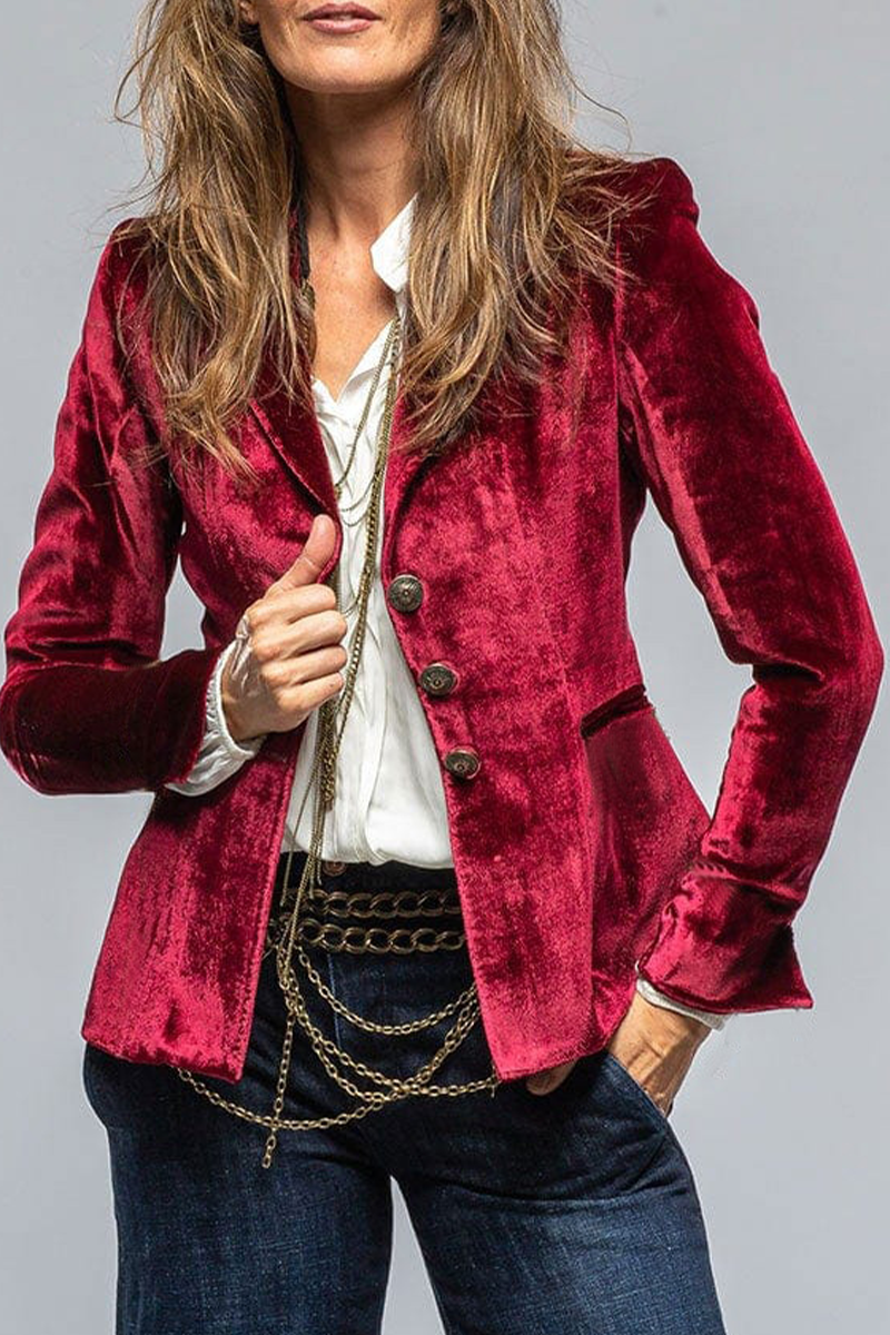 Women's burgundy retro notch-lapel blazer with button front and flap pockets