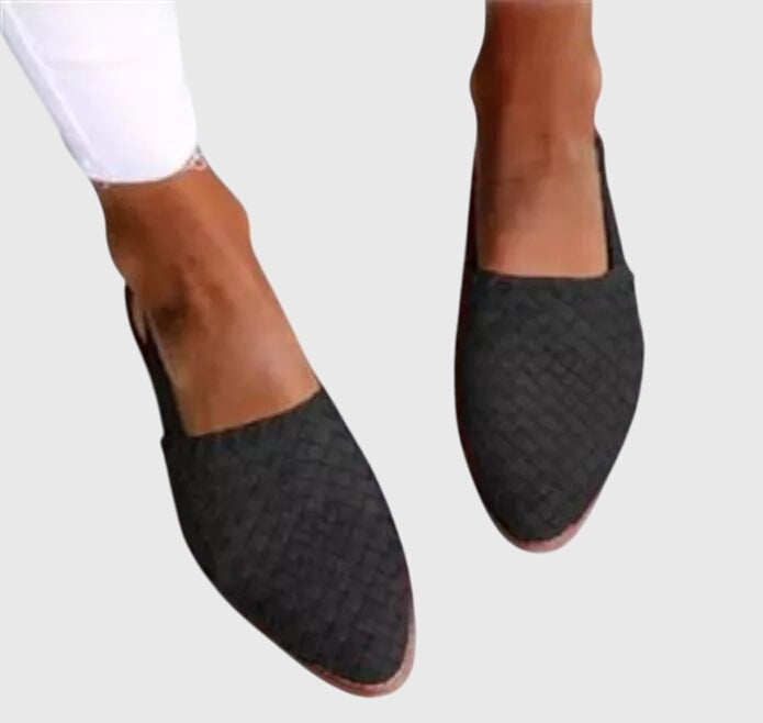 Woven orthopedic mule, flat slip-on with pointed toe in black